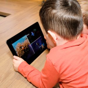 kids taking WiseOceans academy lesson